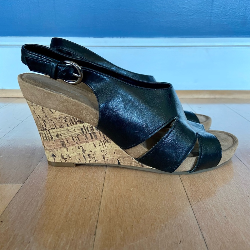 AEROSOLES - PLUSH AMORE WEDGE - BLACK - SIZE 8 1/2